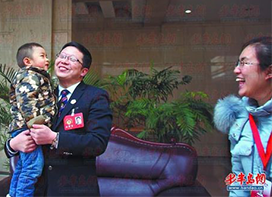 委员“会诊”小病号(图)