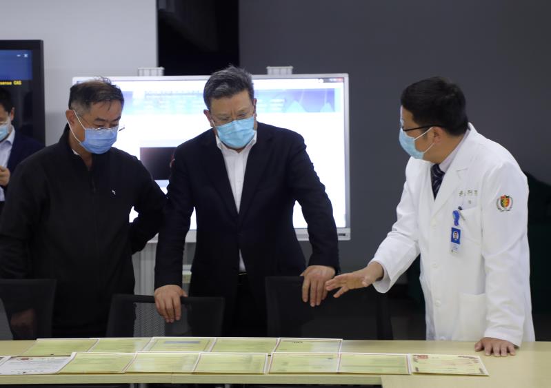 市长孟凡利一行来青岛大学数字医学研究院调研